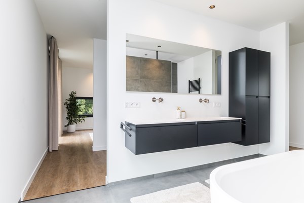 Foto - Te koop: Imposant ontworpen villa uit 2023 die alles te bieden heeft: luxe, comfort en duurzaamheid in de geliefde nieuwbouwwijk Park Hoogveld